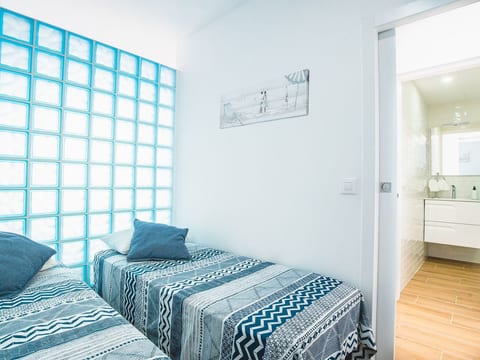Appartement mit überdachtem Balkon und Meerblick in Strandlage