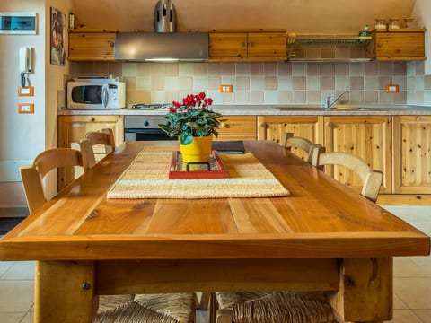 Wohnung in Riva Di Solto mit Kleinem Garten