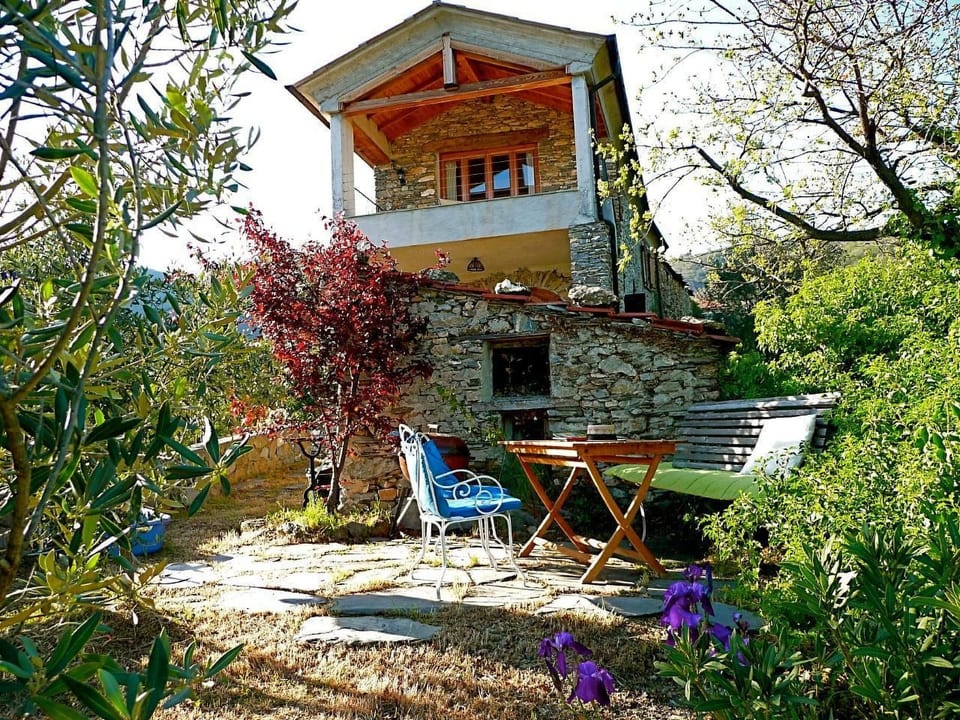 CASA SISSI, Sehnsuchtsort zwischen Olivenhainen - Aquila d'Arroscia