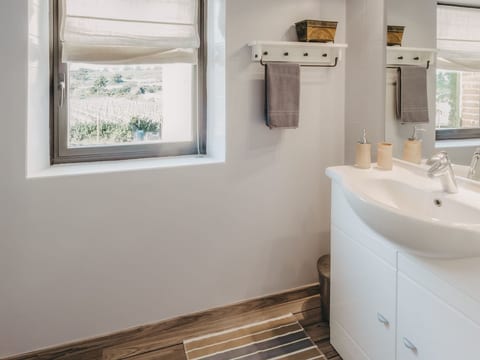 Charmante Ferienwohnung mit Terrasse und Pool