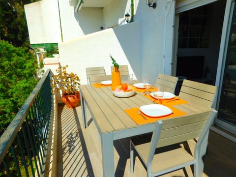 Renoviertes Ferienhaus in Roses mit Terrasse