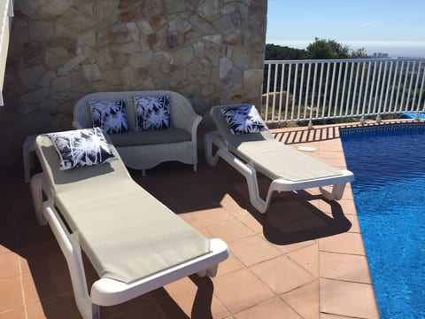 Gemütliches Ferienhaus mit Pool und Meerblick