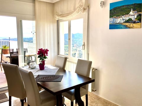 Gemütliches Ferienhaus mit Pool und Meerblick