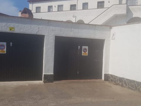 Piso de vacaciones de 2 habitaciones, con amplia terraza y parking en Salatar,