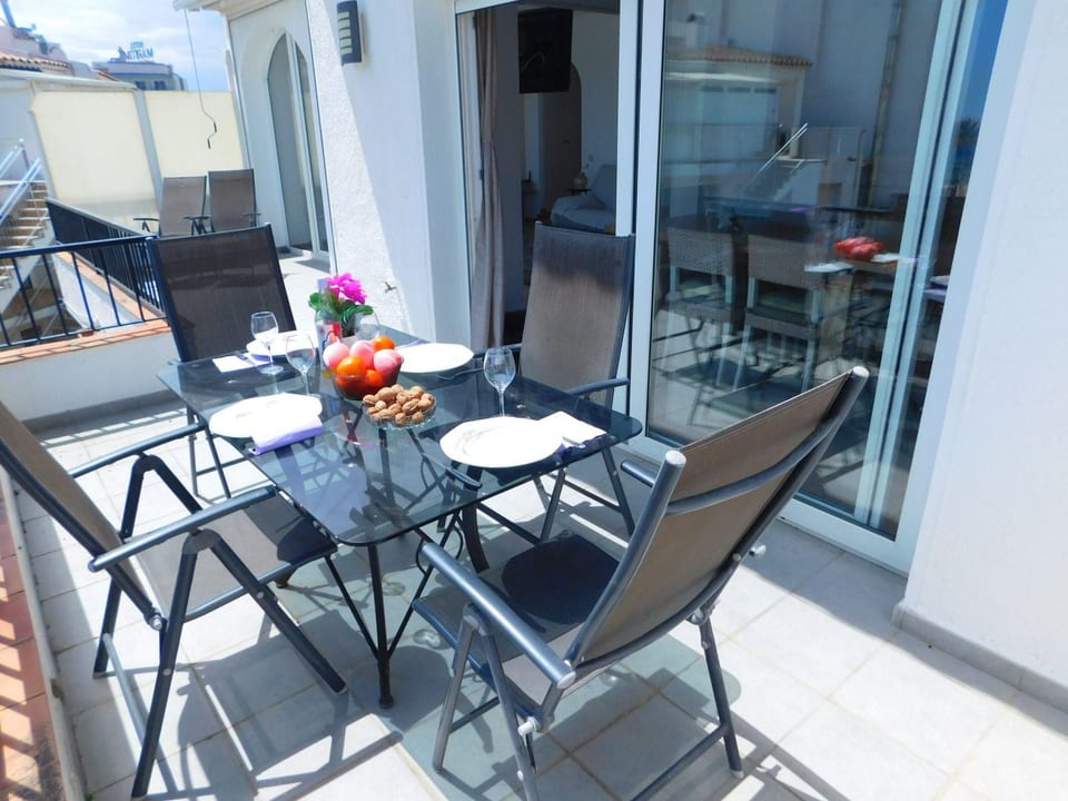 Appartamento per vacanze con 2 camere da letto, ampia terrazza e parcheggio a Salatar, - Roses