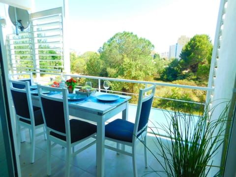 mit Terrasse