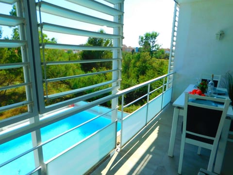 mit Terrasse