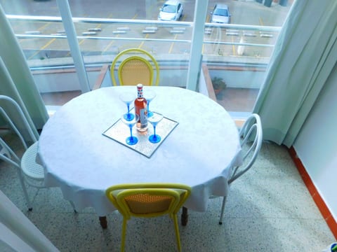 mit Terrasse