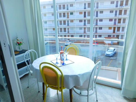 mit Terrasse