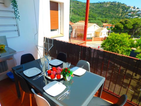 Wohnung mit 2 Schlafzimmern, Schwimmbad und Parkplatz in Mas Oliva, Roses