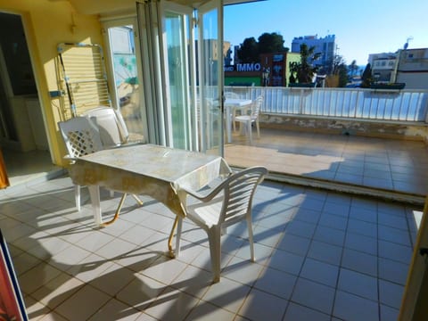 Ferienvermietung Penthouse mit schöner Terrasse 200m vom Strand Salatar, Roses