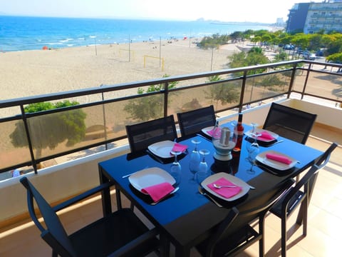 Appartement in Roses mit Großer Terrasse und Meerblick