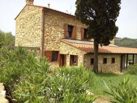 in Montescudaio mit Großem Garten