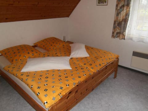 Haus mit Spielwiese