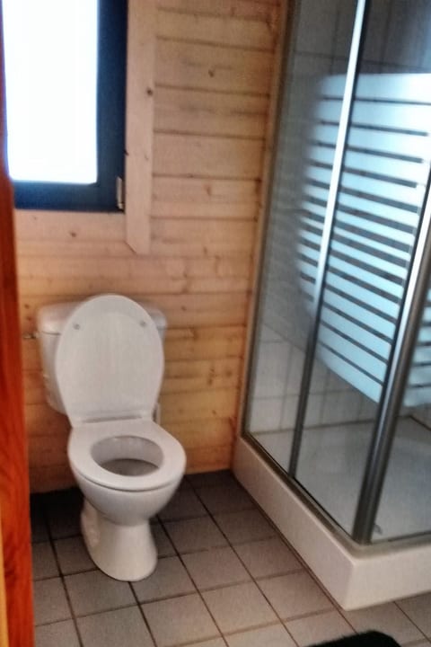 mit Privatparkplatz
