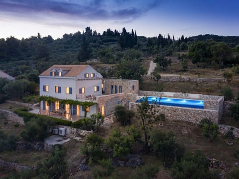 Villa Ella mit Infinity-Pool