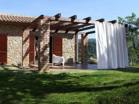 in Montescudaio mit Großem Garten