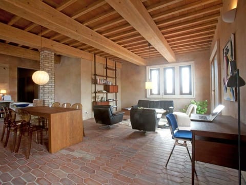 "Villa III Apicus"