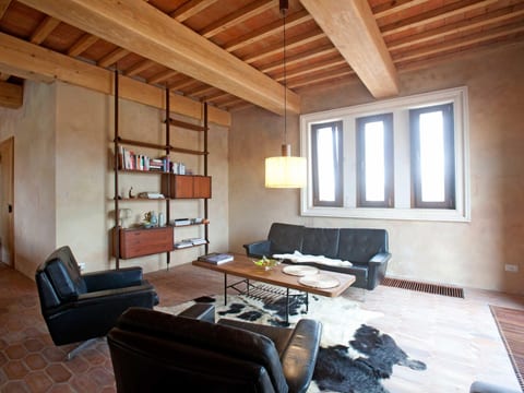"Villa III Apicus"