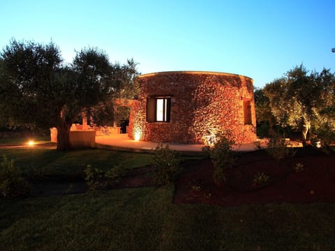 FURNEEDHRI: Trullo 'Walnuss'