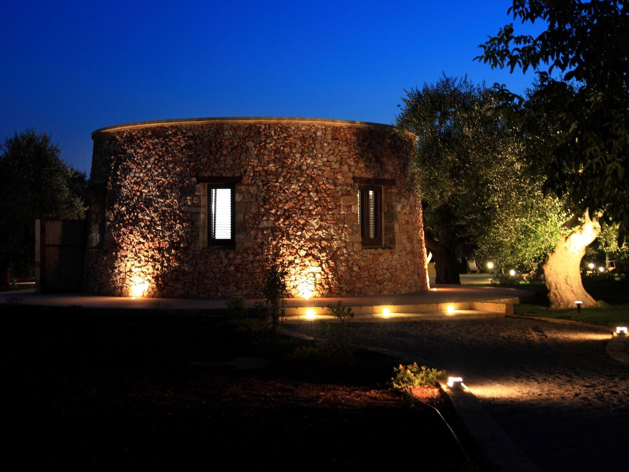 FURNEEDHRI: Trullo 'Walnuss'