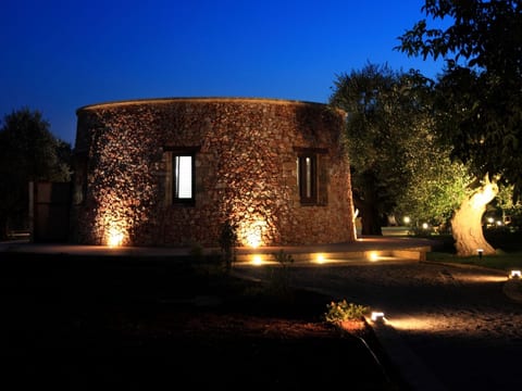FURNEEDHRI: Trullo 'Walnuss'