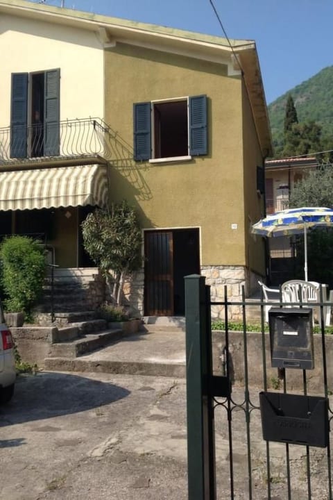 in Salò mit Grill, Terrasse und Garten