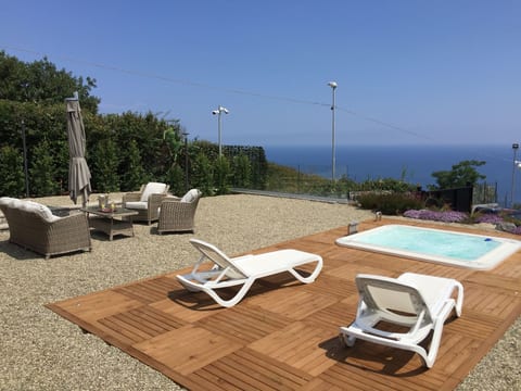 Zyklopenhaus. Erstaunliche Aussicht und privates Mini-Spa