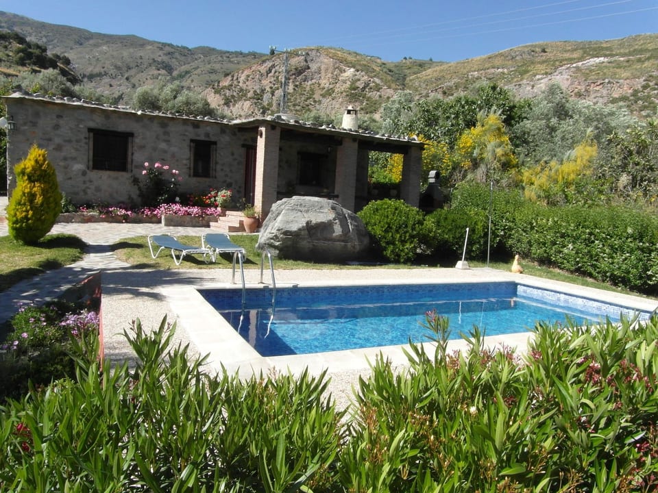 con jardín cercado y piscina privada cerca de Granada - Órgiva