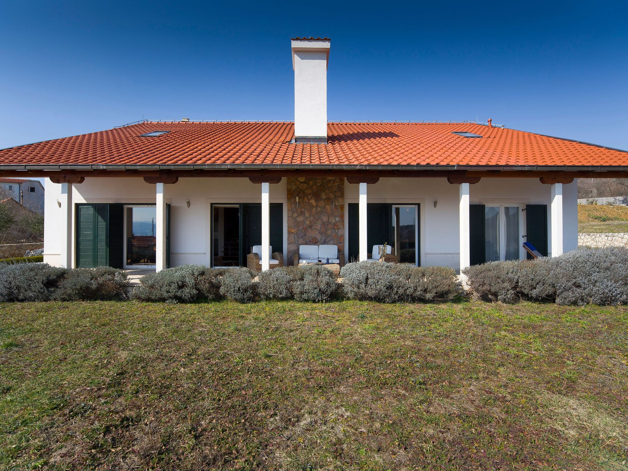 Ferienvilla mit Garten, Grill und Terrasse