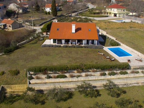 Ferienvilla mit Garten, Grill und Terrasse