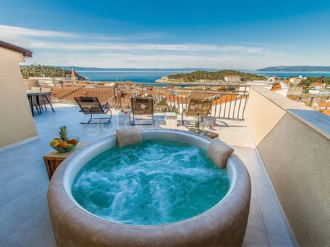 Penthouse Skytub