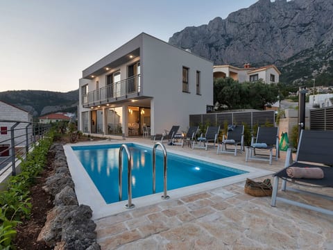 Moderne Villa Smart mit Pool und Meerblick