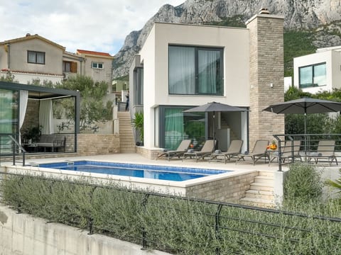 Villa Oscar mit Pool