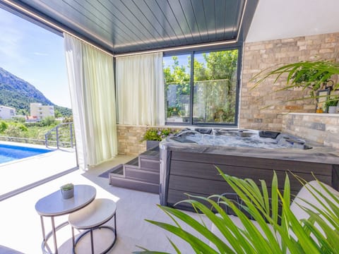 Villa Oscar mit Pool