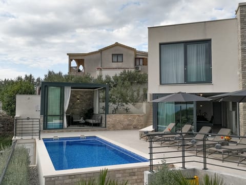Villa Oscar mit Pool