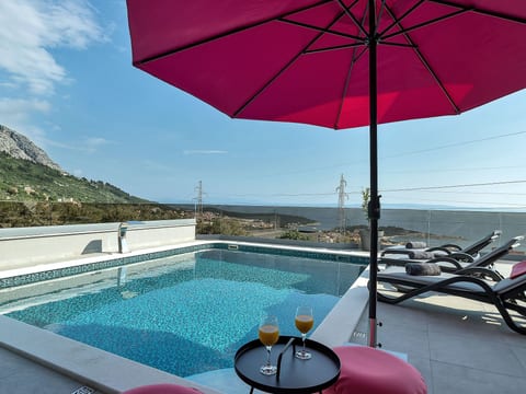 Villa mit beheiztem Pool und fünf Schlafzimmer