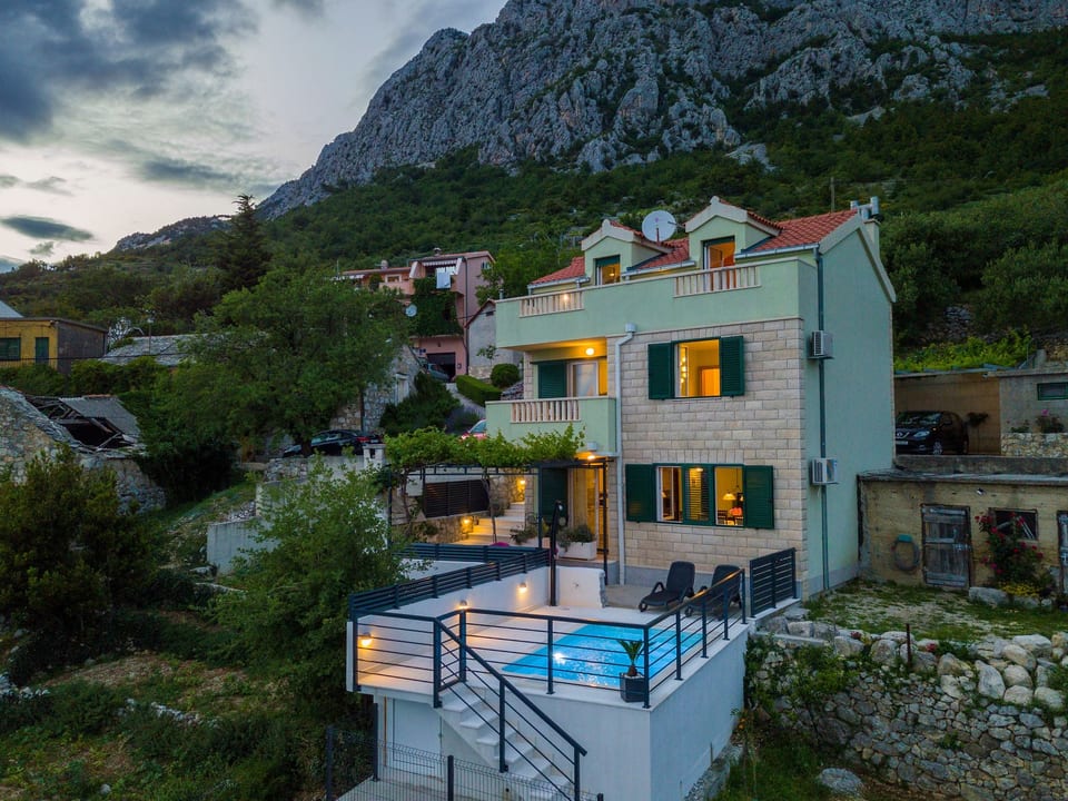 in Veliko Brdo mit privatem Pool - Makarska