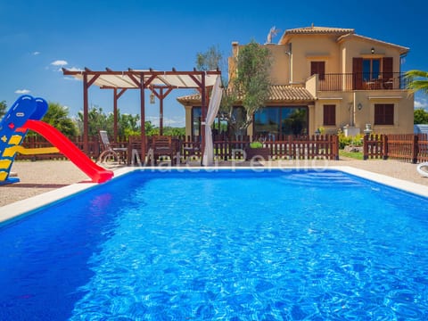 Villa mit 5 Schlafzimmern und Pool auf dem Lande