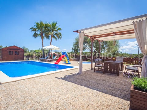 Villa mit 5 Schlafzimmern und Pool auf dem Lande