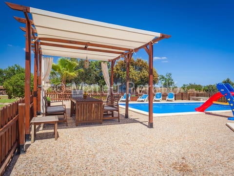 Villa mit 5 Schlafzimmern und Pool auf dem Lande