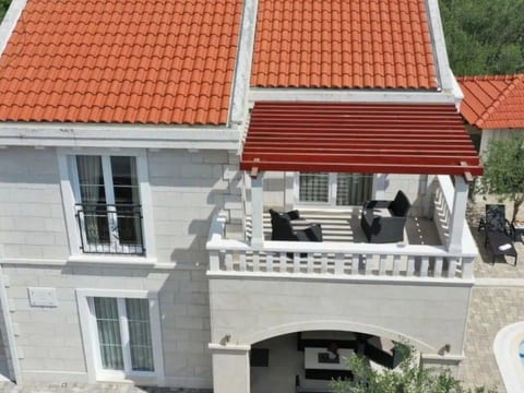 Villa Tomo