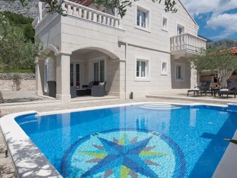 Villa Tomo