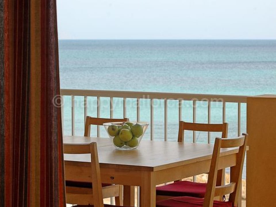 Komfortables Appartement in erster Meereslinie - Son Serra de Marina