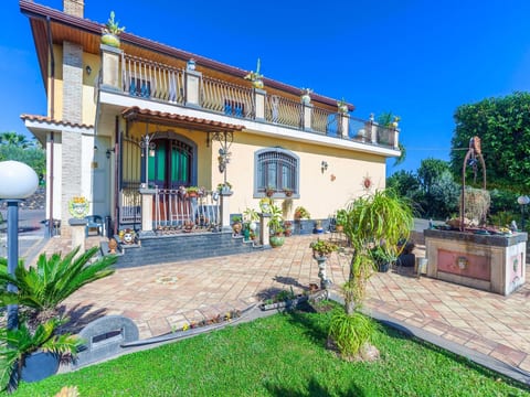 für 10 Personen in Fiuefreddo di Sicilia, Sizilien (Ostküste von Sizilien)