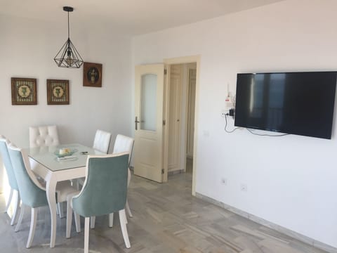 Wunderschöne Ferienwohnung in Las Lagunas De Mijas mit Möblierter Terrasse