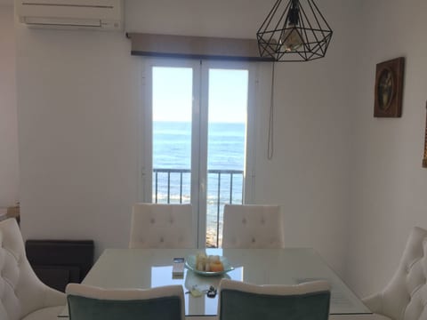 Wunderschöne Ferienwohnung in Las Lagunas De Mijas mit Möblierter Terrasse