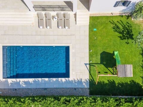 Haus für 9 Personen und 1 Kind in Gornje Rastane