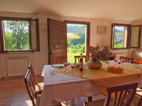 Haus für 11 Erwachsene und 9 Kinder in Apecchio