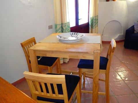 Wohnung in Torre Delle Stelle mit Terrasse und Grill, nah am Strand